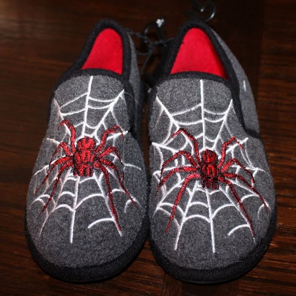 5/$20 NEW Boys 11-12 Gray Spider & Web Slippers-Non Slip Sole - Picture 2 of 6